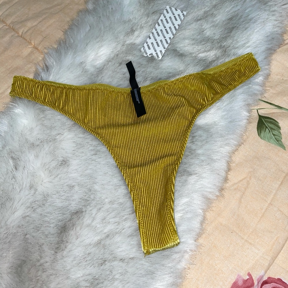 Cut It Out Ribbed Velvet Thong - Picture 5 of 7